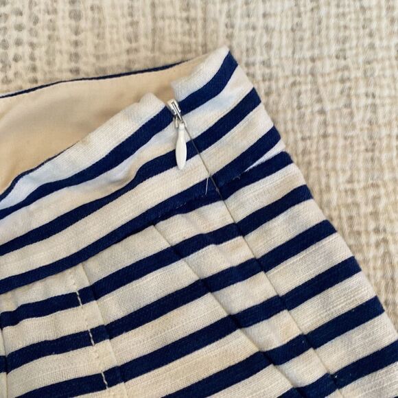 💙 J. Crew Factory Blue and White Striped Dress-Up Pleated Shorts Size 4 - Picture 4 of 5